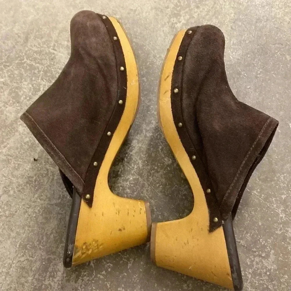 American outfitters suede‎  clogs